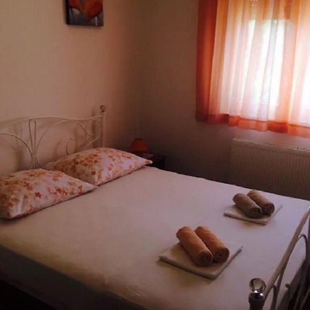 Apartments And Rooms Ognjen - Family Apartments With Free Parking Betina  Exterior photo