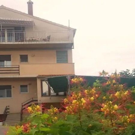 Apartments And Rooms Ognjen - Family Apartments With Free Parking Betina  Exterior photo