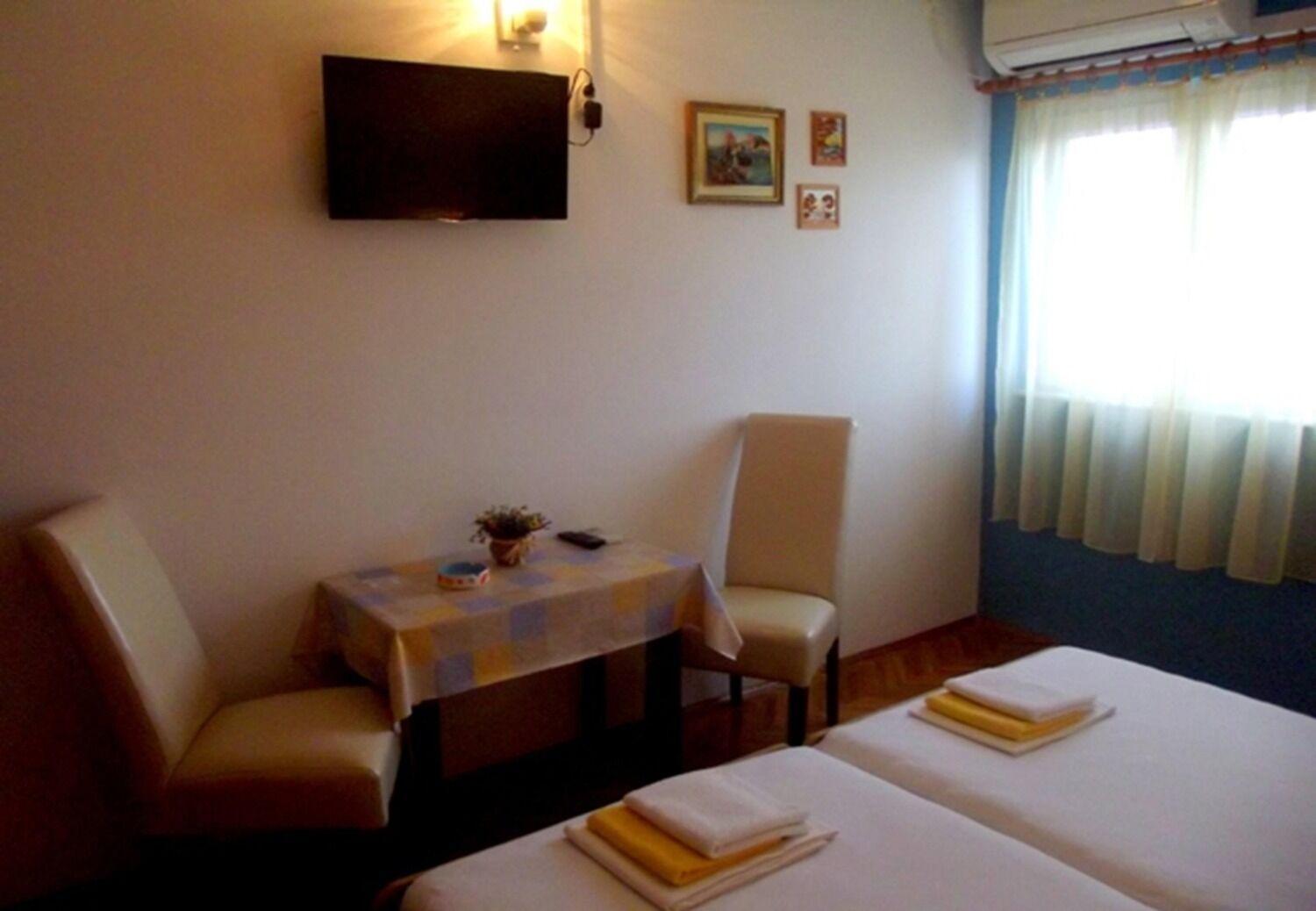 Apartments And Rooms Ognjen - Family Apartments With Free Parking Betina  Exterior photo