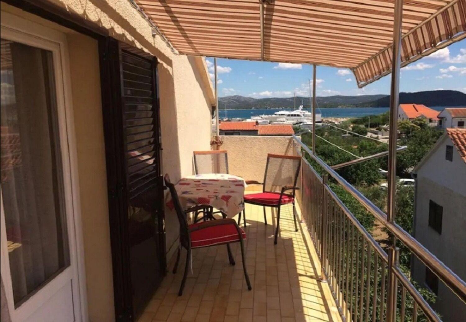 Apartments And Rooms Ognjen - Family Apartments With Free Parking Betina  Exterior photo