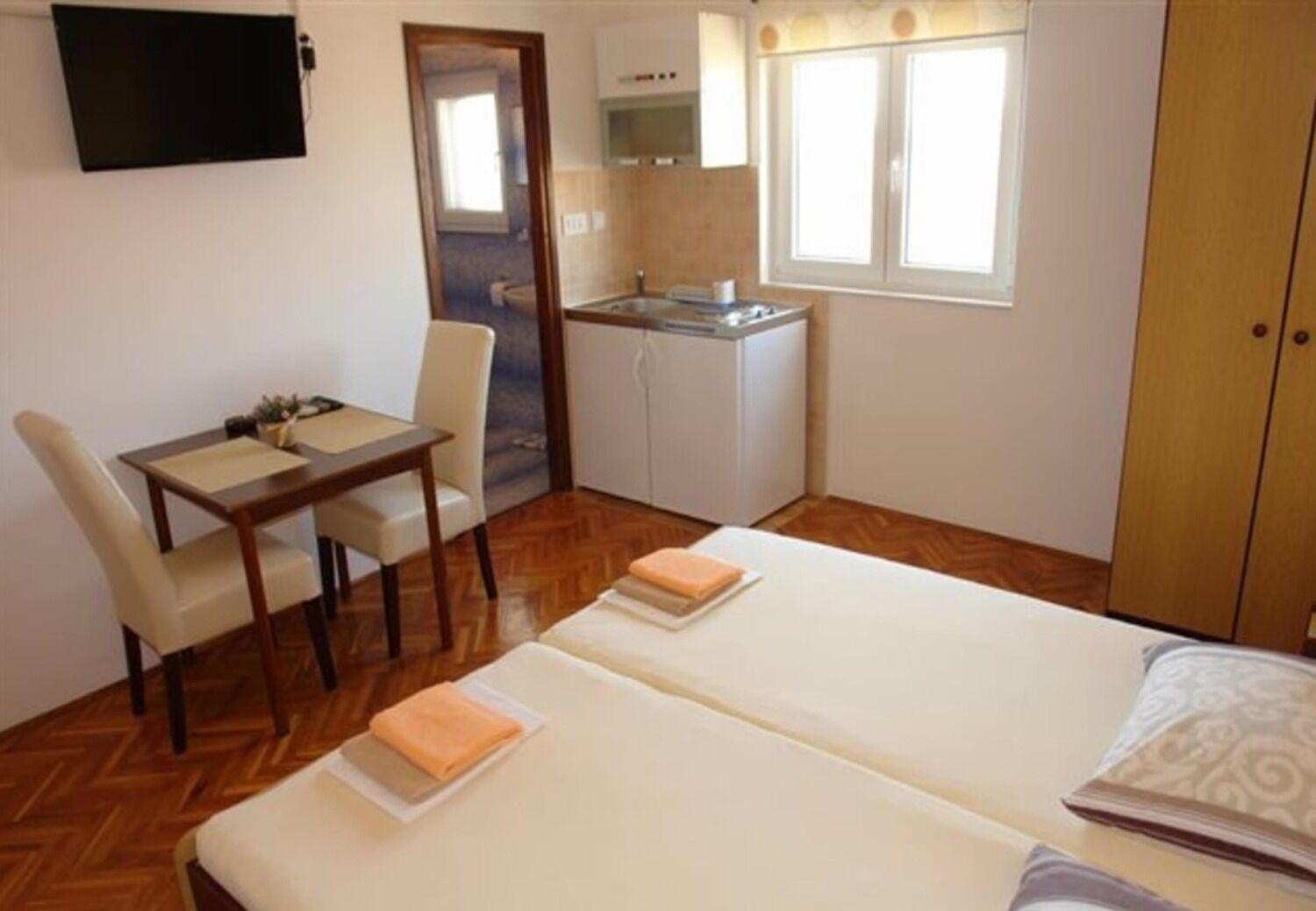 Apartments And Rooms Ognjen - Family Apartments With Free Parking Betina  Exterior photo