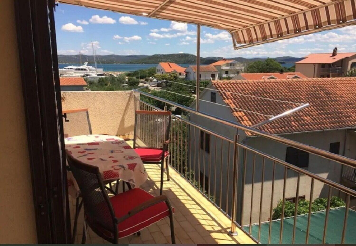 Apartments And Rooms Ognjen - Family Apartments With Free Parking Betina  Exterior photo