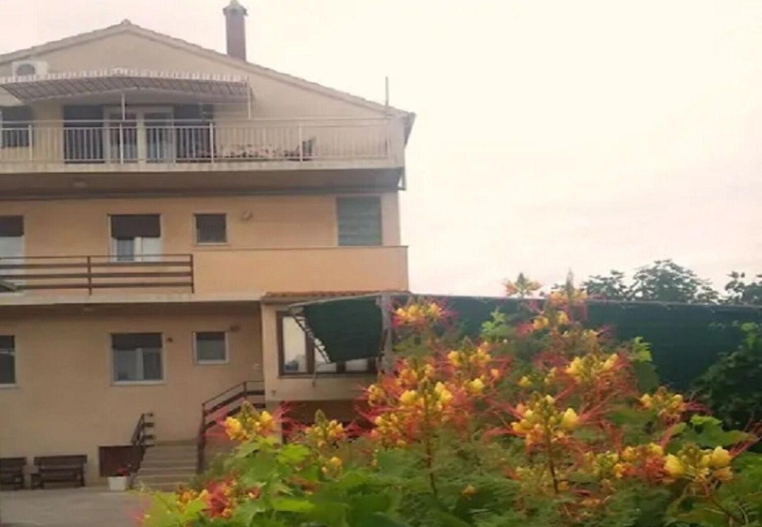 Apartments And Rooms Ognjen - Family Apartments With Free Parking Betina  Exterior photo